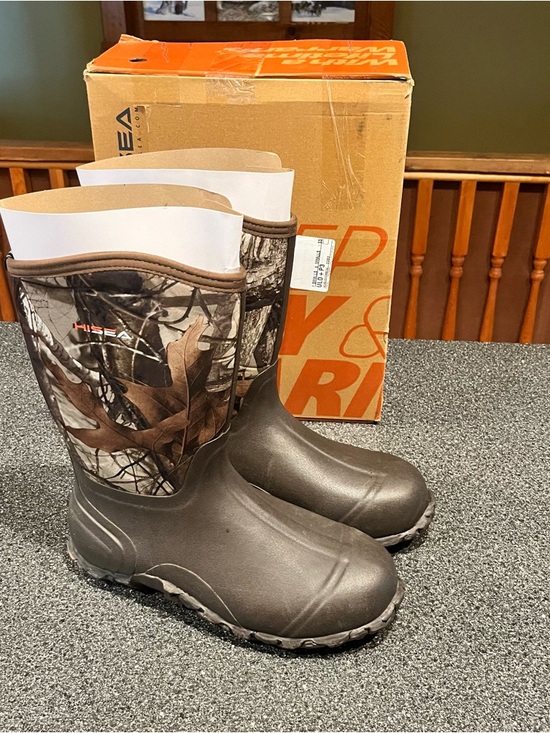 Men’s Camo Neoprene Hunting Boots